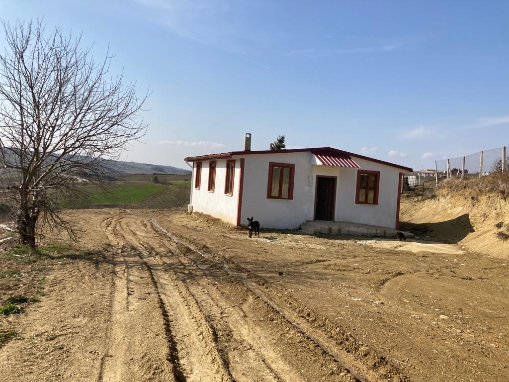 Eskidji’den İzmit Kısalar Köyünde 1500 M2 Ekilebilri Arsa İçinde Müstakil Ev