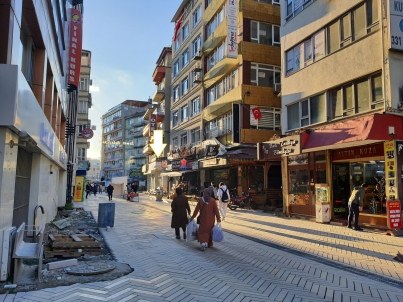 Eskidji’den İzmitte Ticaretin Kalbi İstiklal Caddesinde 40m Cepheli Dükkan