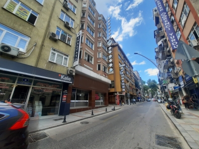 Eskidjiden İzmit Merkez Alemdar Caddesi 2800m2 Otoparklı Jeneratörlü Bina