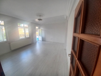Eskidjiden Ayazağa Dereboyunda Yatırımlık Ara Kat 2+1 Daire