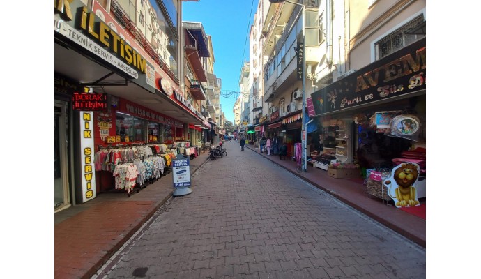 Eskidji’den İzmit Merkez Çarşı Akça Cami Caddesinde Depo-dükkan - İlan No: 67223, Kiralık,İzmit  Kiralık ev,İzmit  Kiralık daire,İzmit Kiralık ofis,İzmit  Kiralık stüdyo,İzmit  Kiralık